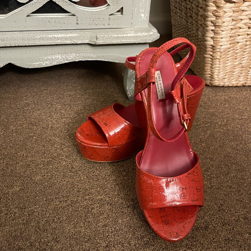Zara size 40 wedge heel. Great for any occasion